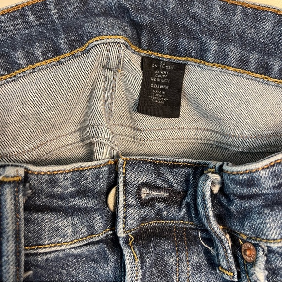 H&M Skinny Jeans in Dark Wash Denim. Button Fly. Size 32. - Picture 5 of 5
